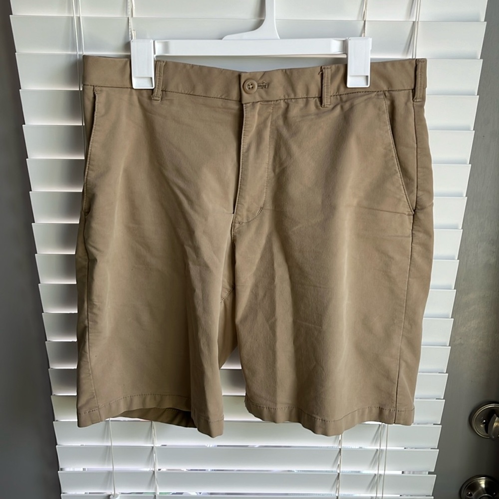 IZOD khaki shorts (34 x 9.5)